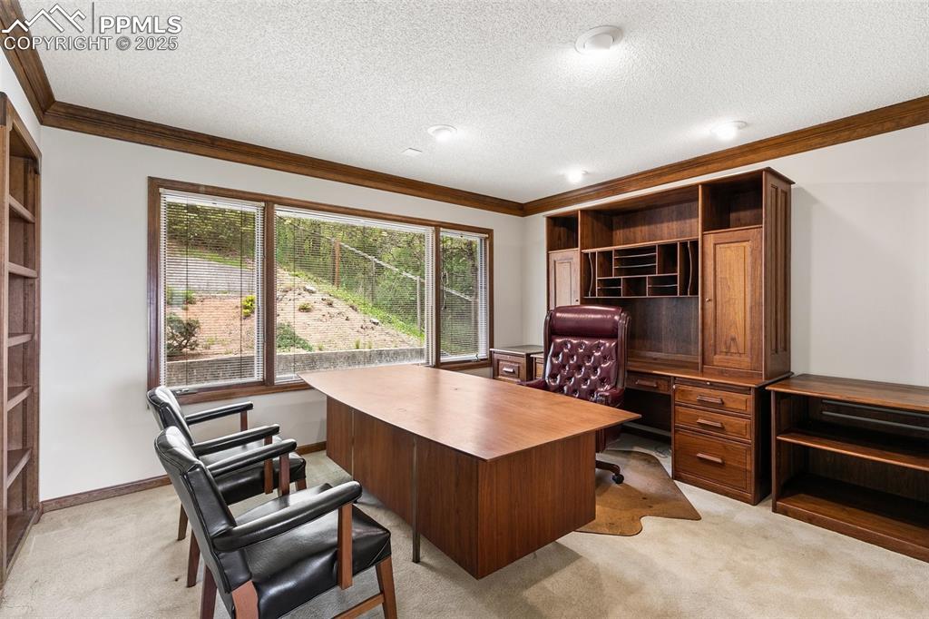 Image 18 of 48: Office