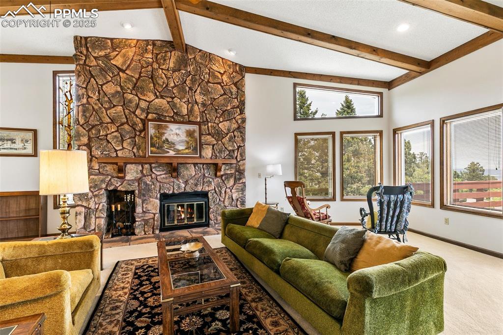 Image 21 of 48: Great Room