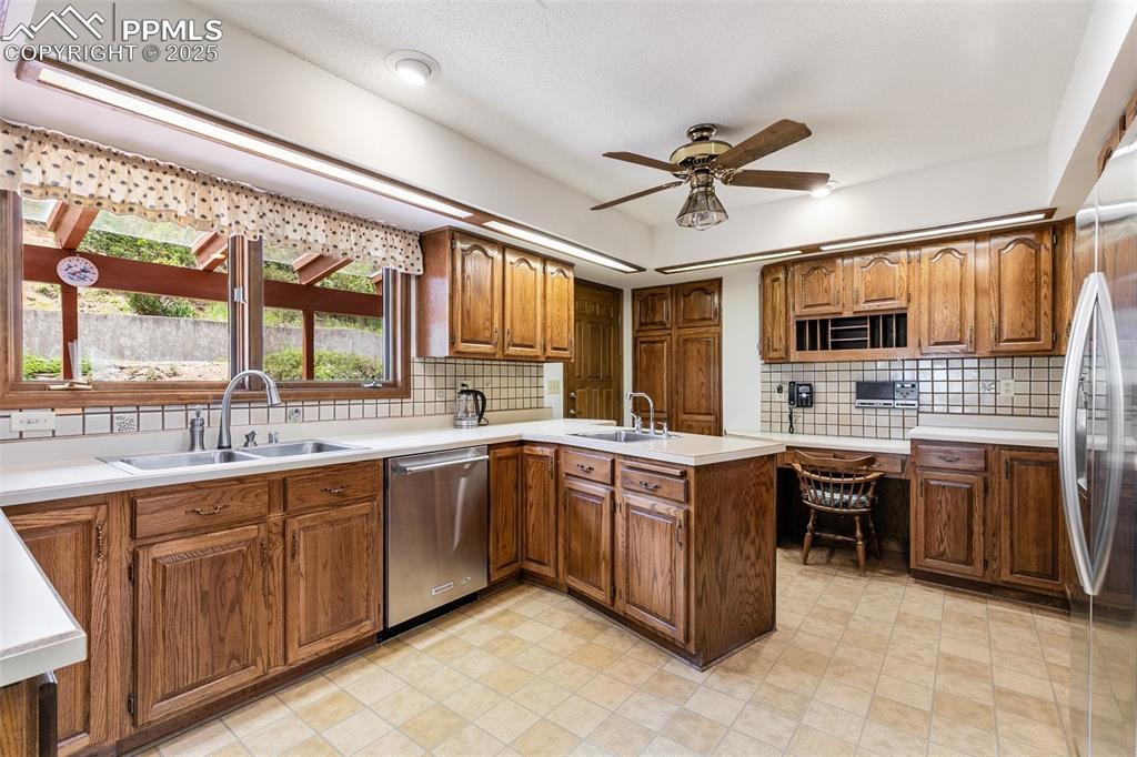 Image 7 of 48: Kitchen