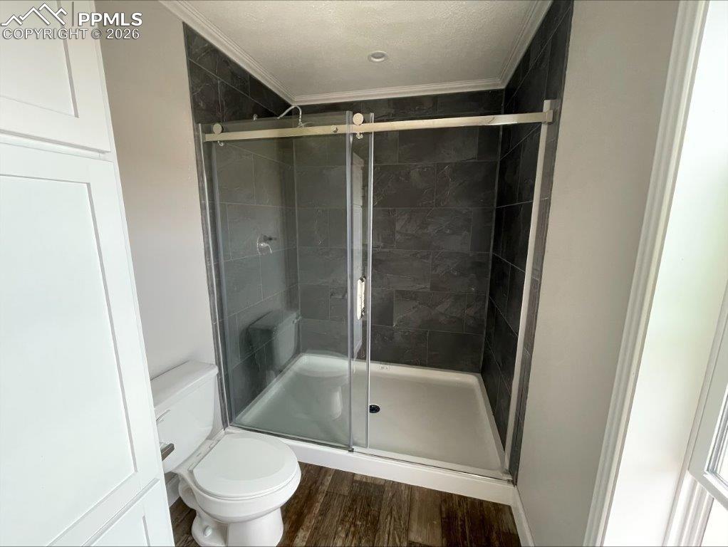 Image 15 of 25: Bathroom