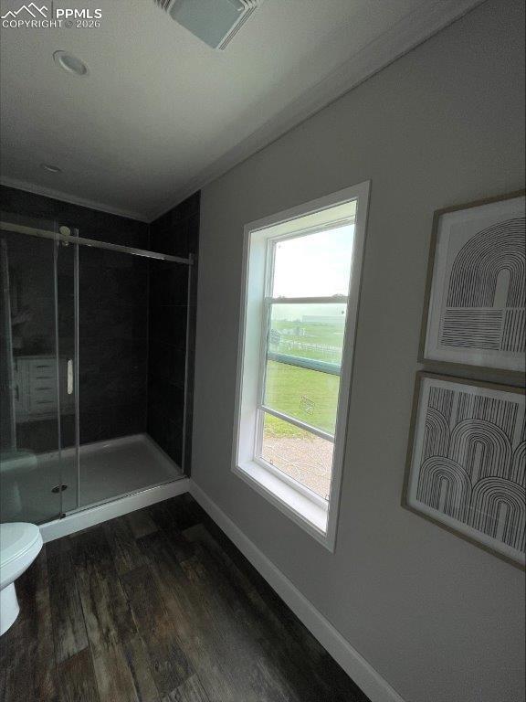 Image 18 of 25: Bathroom