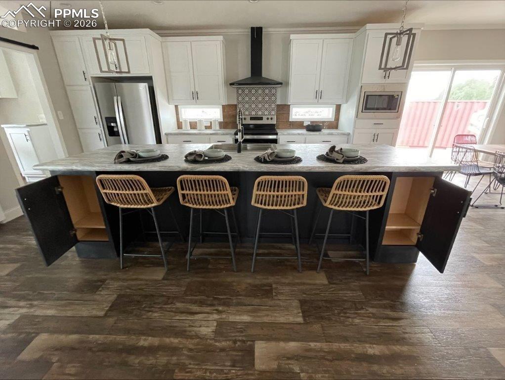 Image 22 of 25: Kitchen