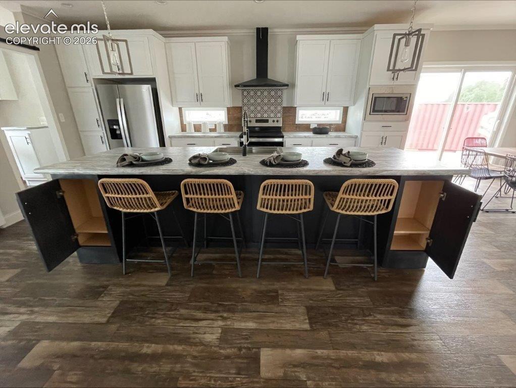 Image 22 of 41: Kitchen