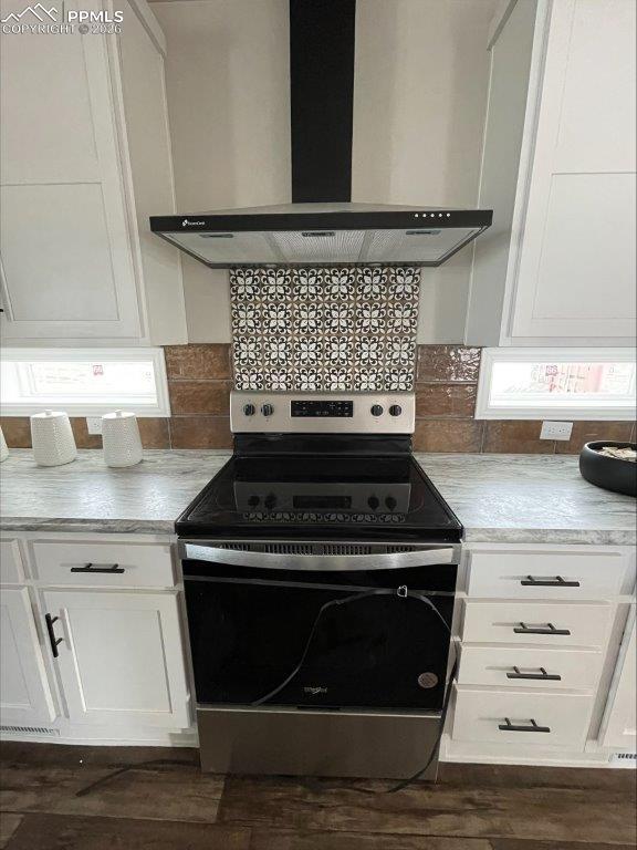 Image 24 of 25: Kitchen