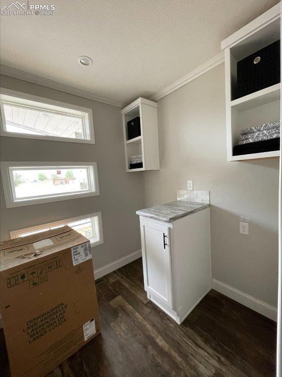 Image 5 of 25: Kitchen