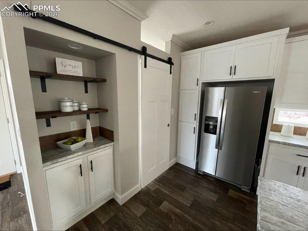 Image 6 of 25: Kitchen