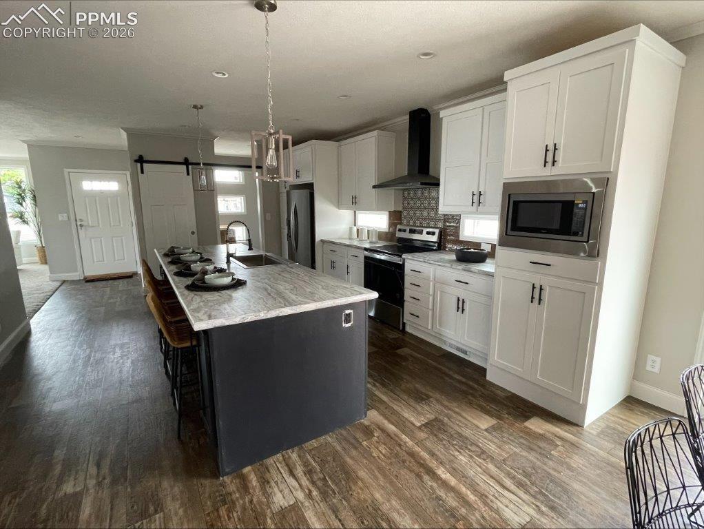 Image 8 of 41: Kitchen