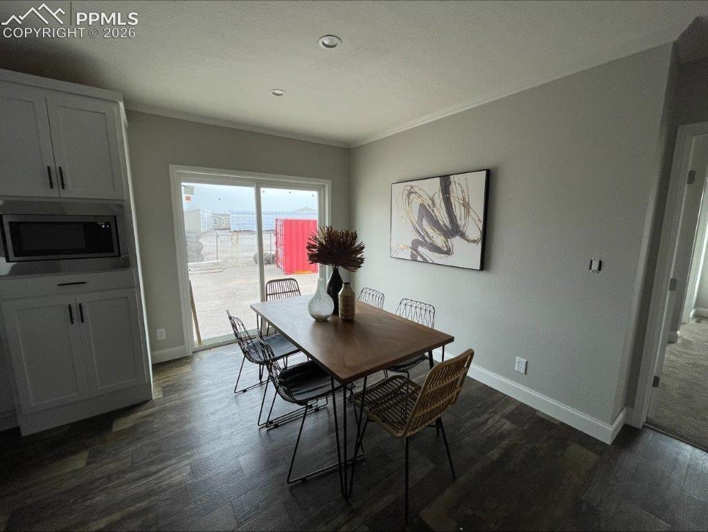 Image 9 of 41: Dining Area