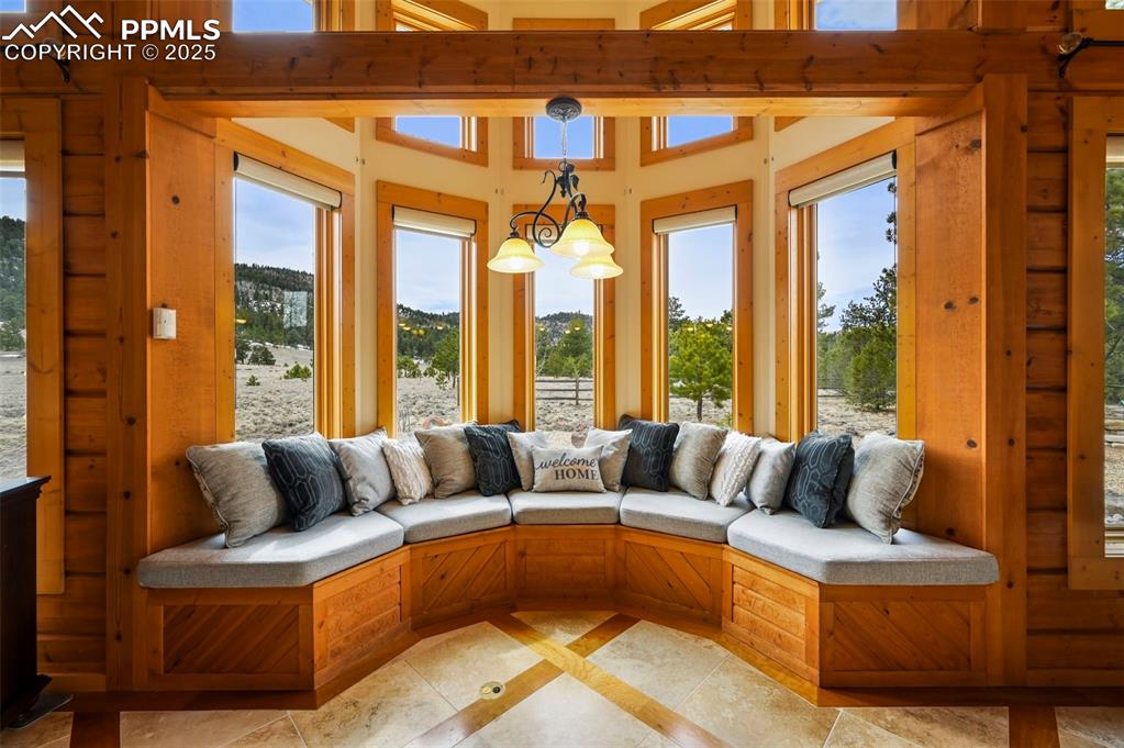 Image 16 of 50: Bay window in living room