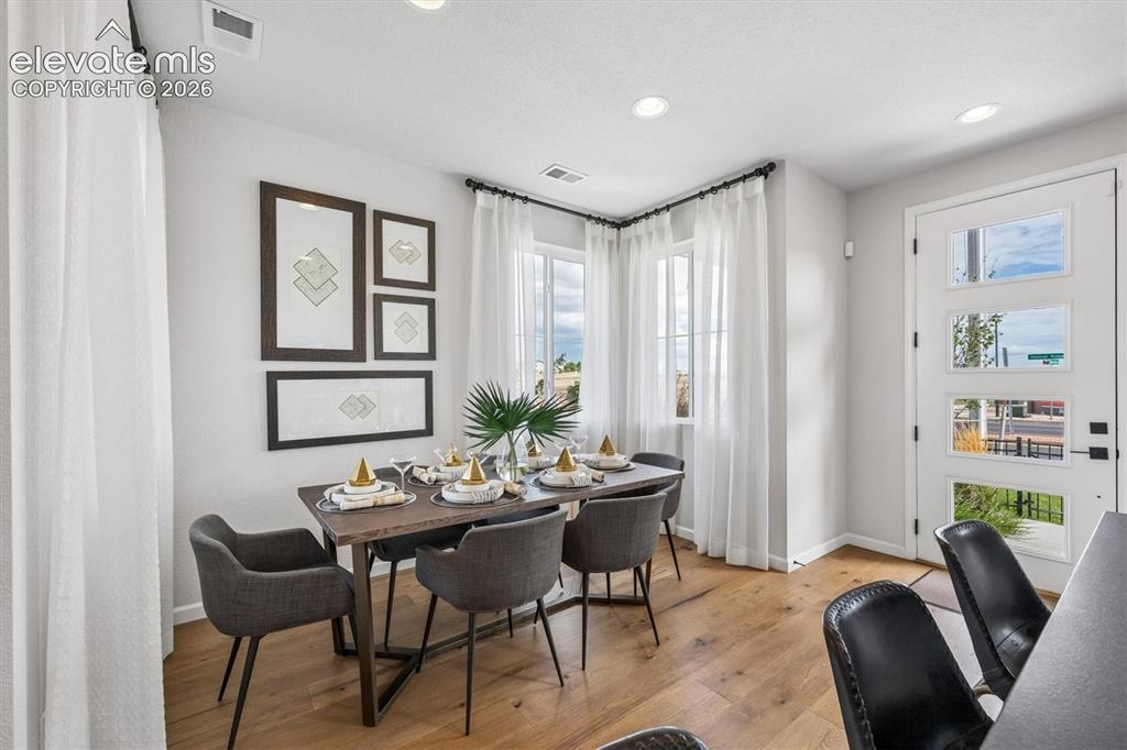 Image 5 of 22: Dining Area