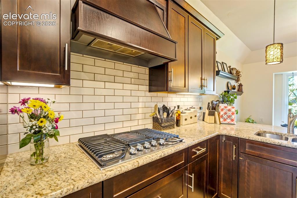 Image 11 of 50: Kitchen