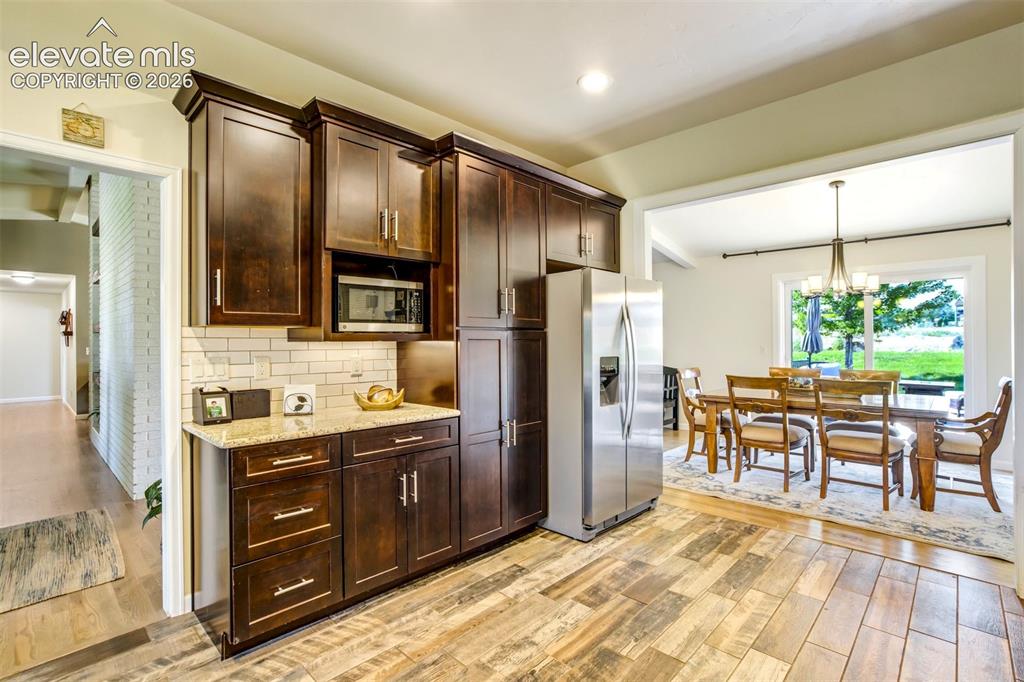 Image 14 of 50: Kitchen
