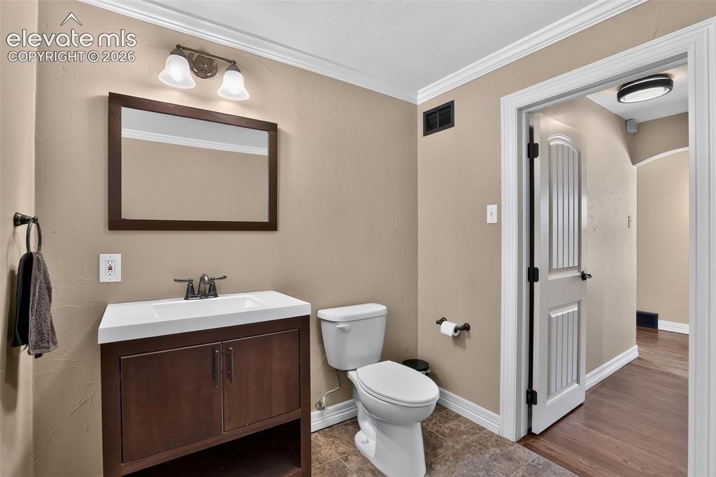 Image 13 of 30: Bathroom