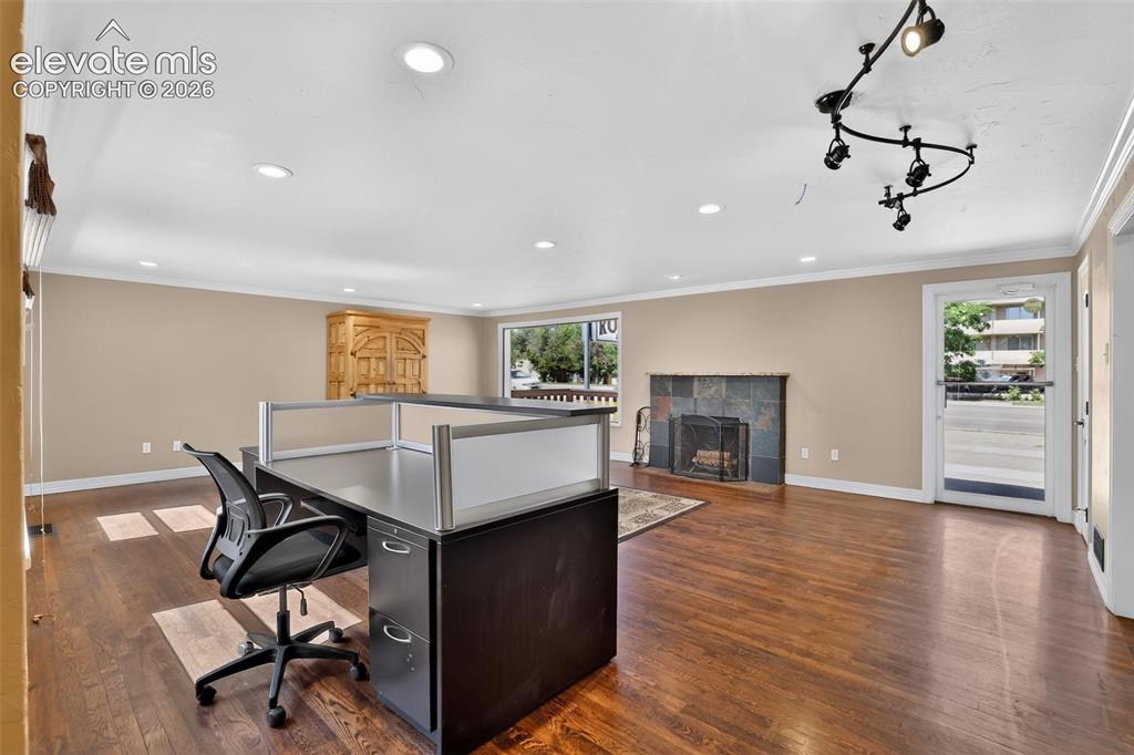 Image 6 of 30: Office