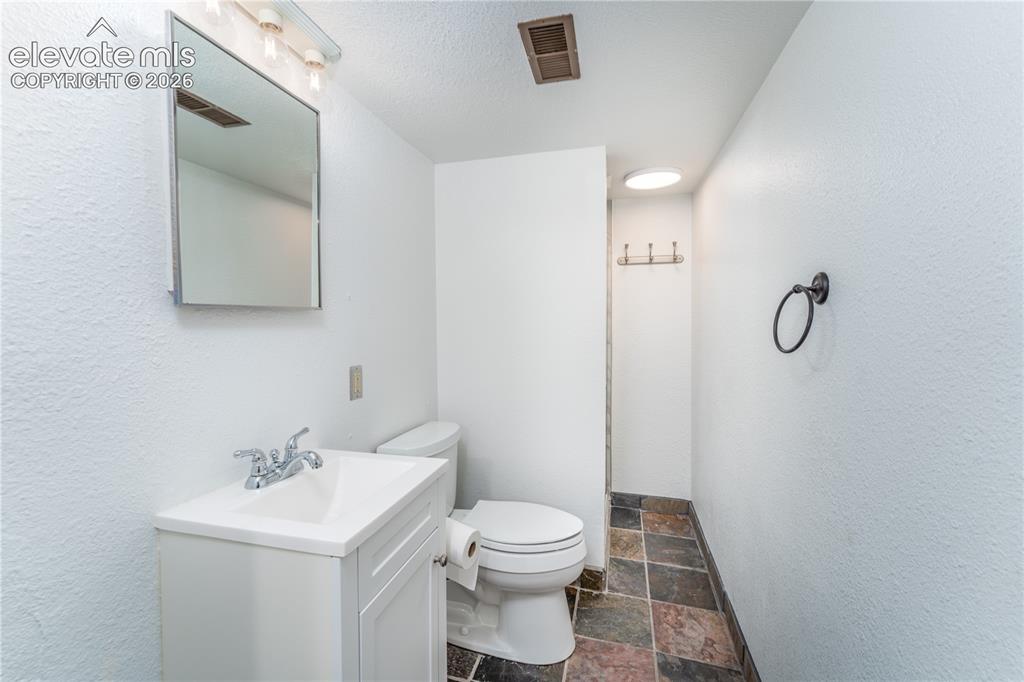 Image 15 of 37: Bathroom