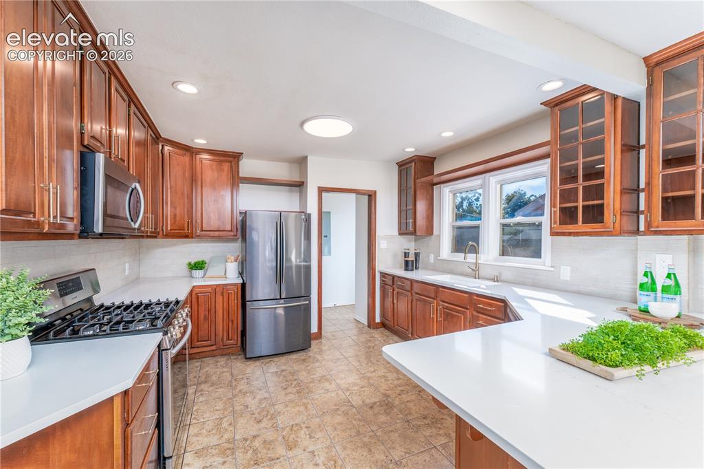Image 4 of 37: Kitchen