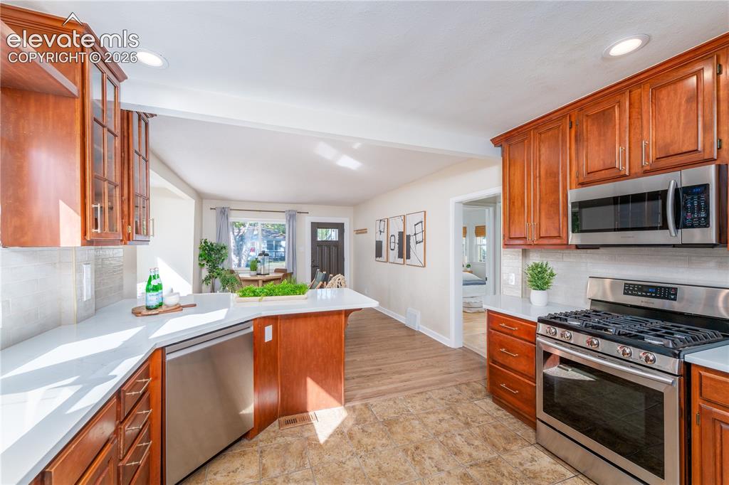 Image 6 of 37: Kitchen