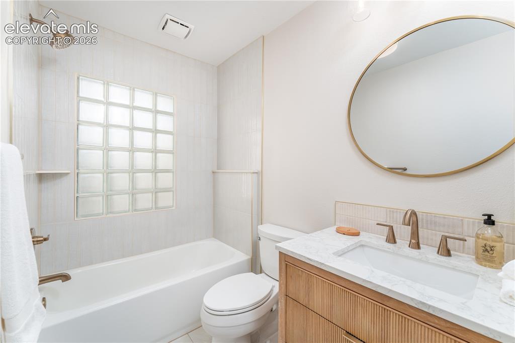 Image 8 of 37: Bathroom