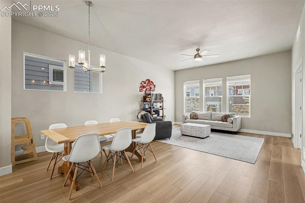 Image 12 of 26: Dining Area