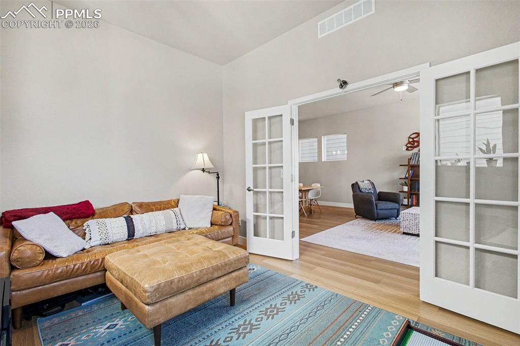 Image 14 of 26: Sitting Room