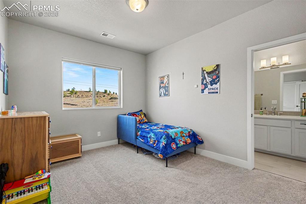 Image 18 of 26: Bedroom