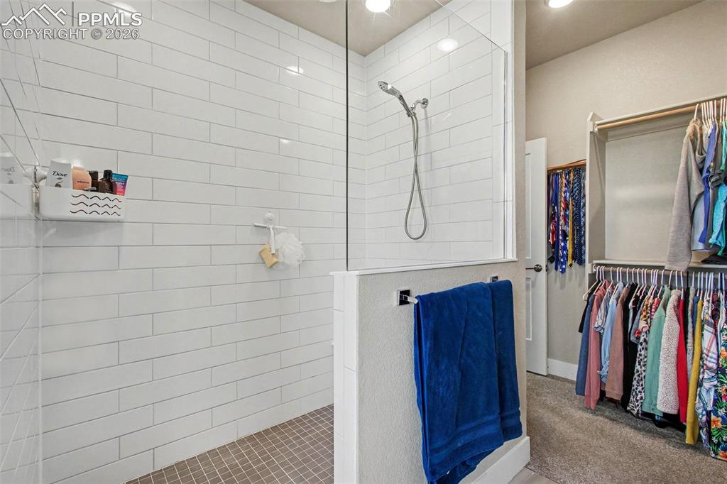 Image 22 of 26: Bathroom