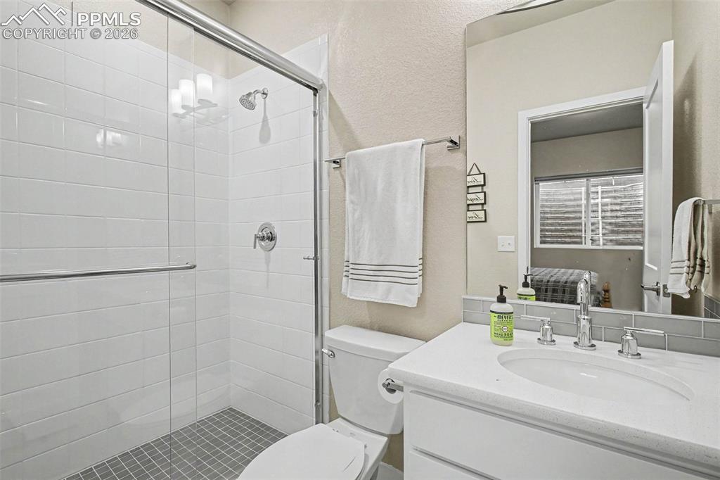 Image 8 of 26: Bathroom