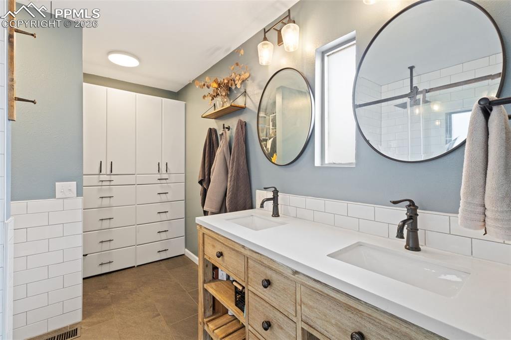 Image 21 of 44: No Description Available