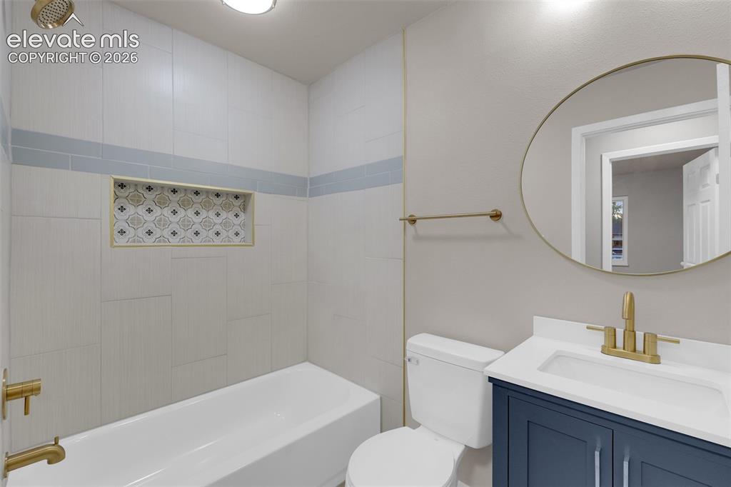 Image 13 of 28: Bathroom
