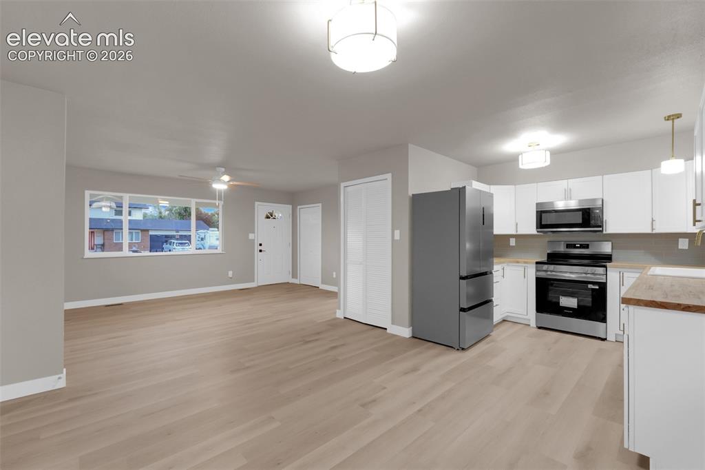 Image 4 of 28: Kitchen