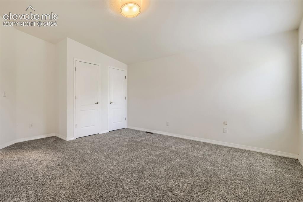 Image 15 of 32: Bedroom