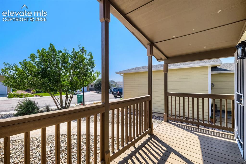 Image 5 of 32: Deck