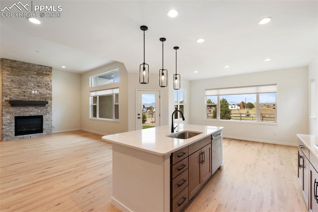 Image 10 of 14: Kitchen