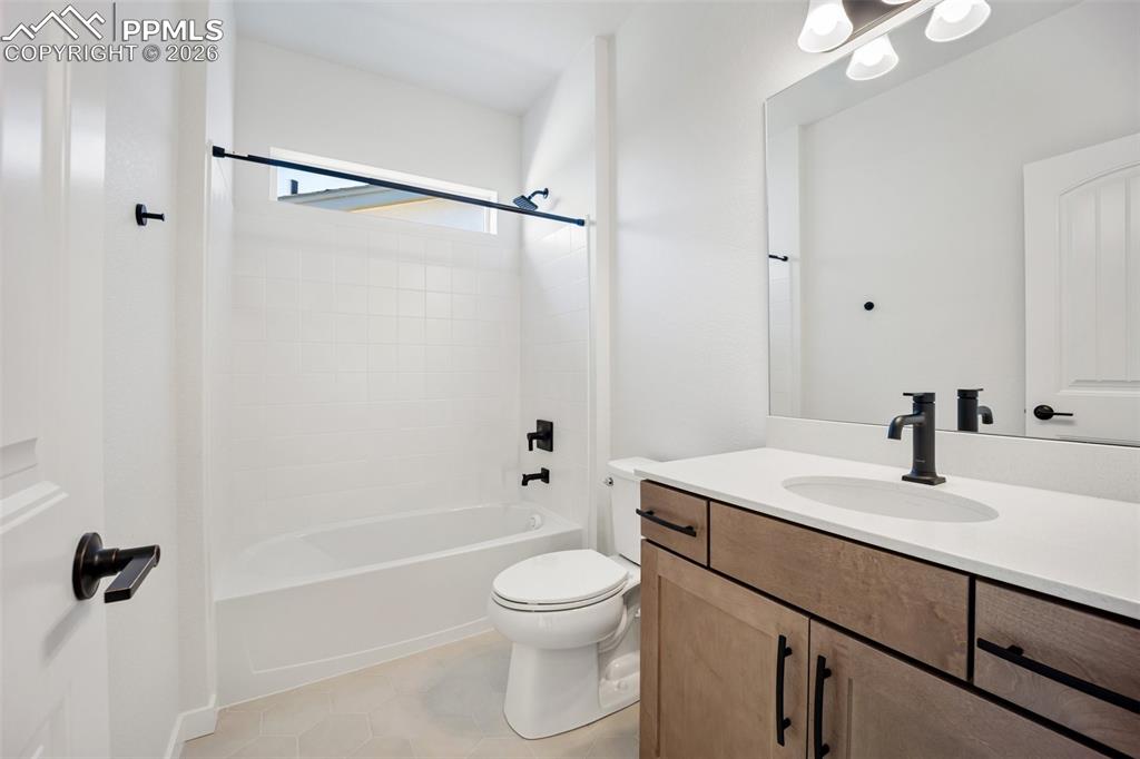 Image 15 of 26: Bathroom