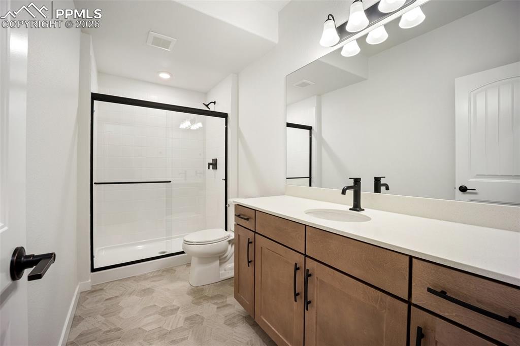 Image 21 of 26: Bathroom