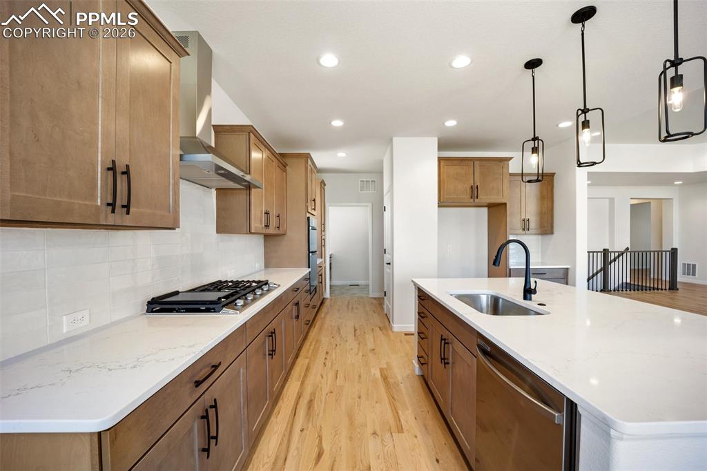 Image 4 of 14: Kitchen