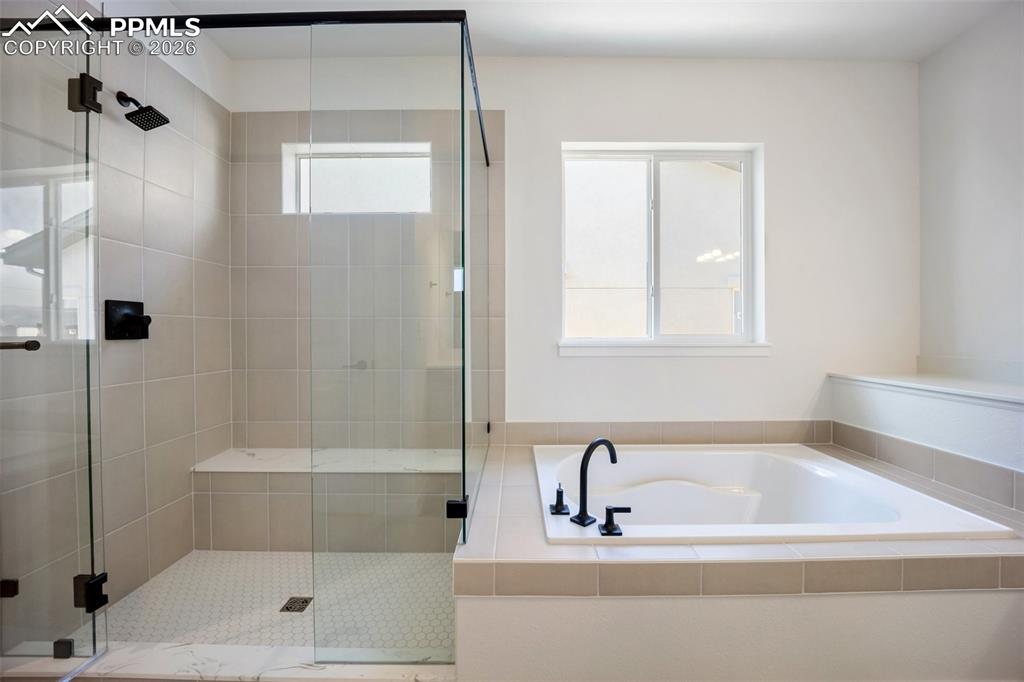 Image 6 of 14: Bathroom