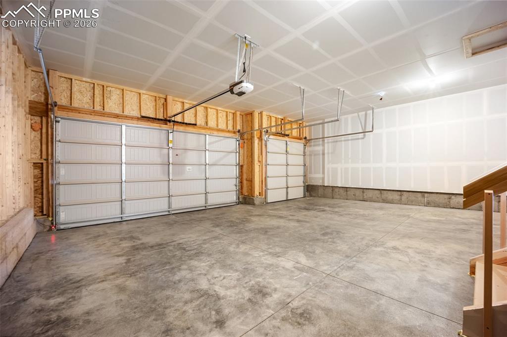 Image 9 of 14: Garage