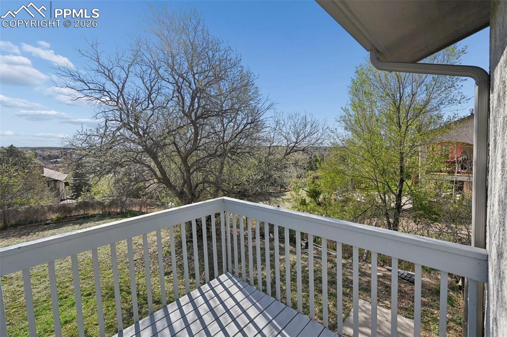 Image 32 of 45: Deck