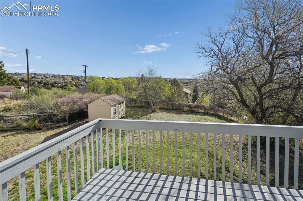 Image 33 of 45: Deck