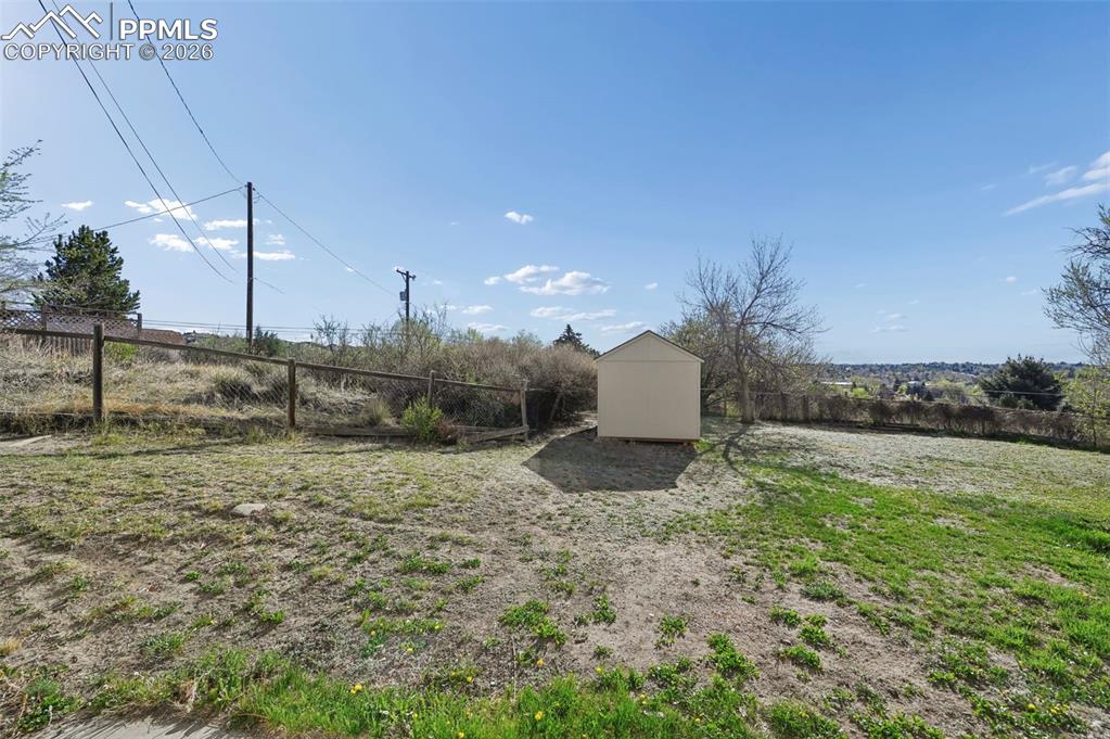 Image 36 of 45: Yard