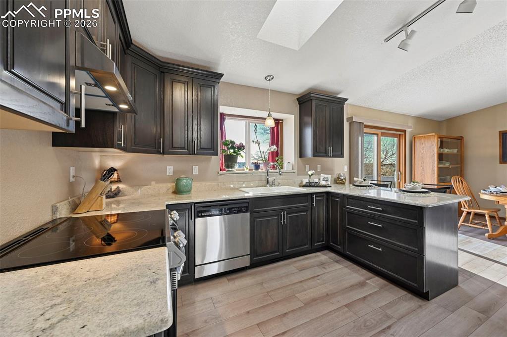 Image 6 of 45: Kitchen