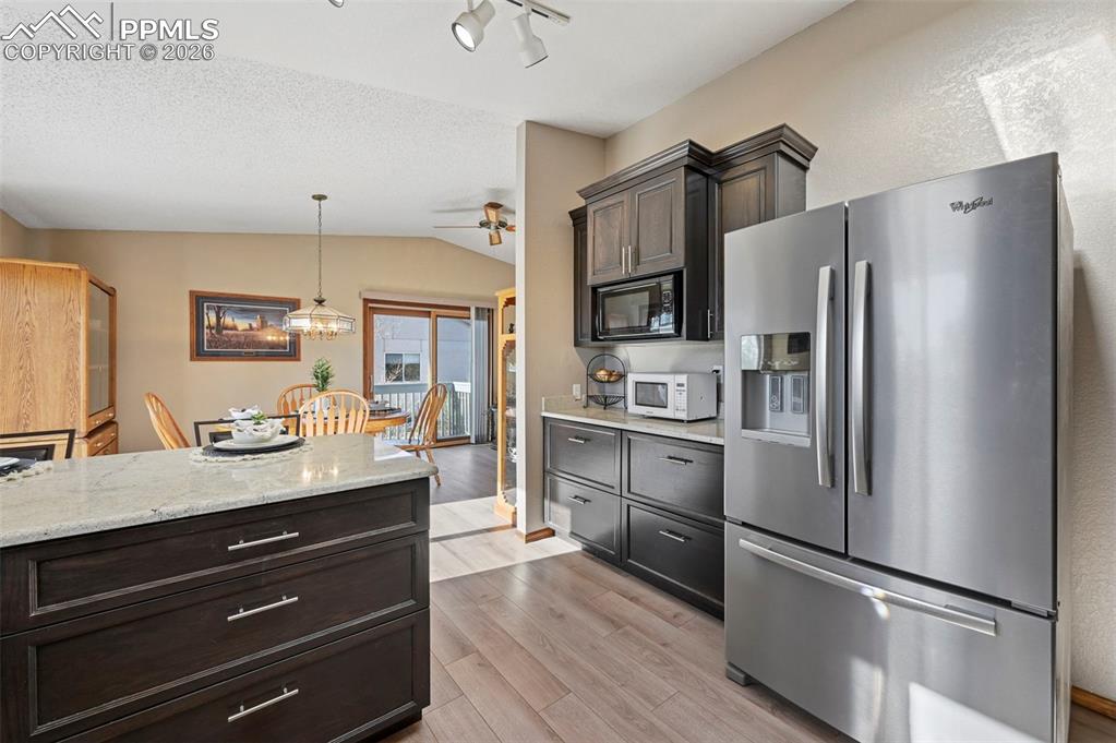 Image 7 of 45: Kitchen