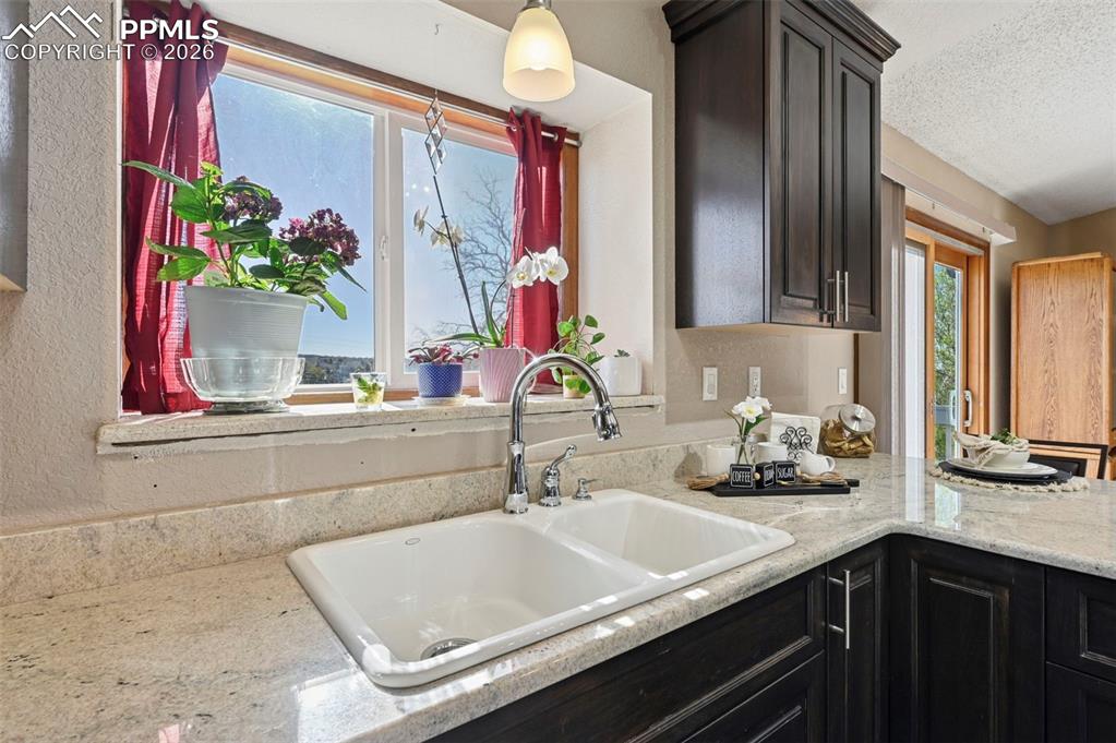 Image 8 of 45: Kitchen