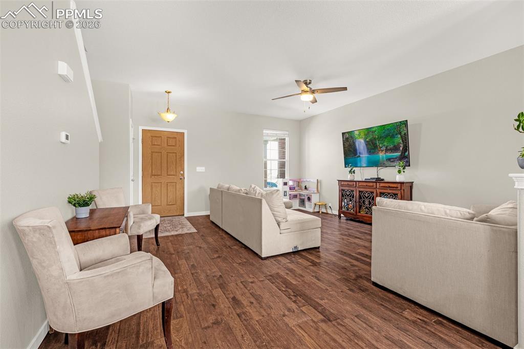 Image 4 of 32: Open floor plan