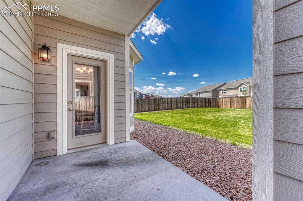 Image 17 of 50: Entry