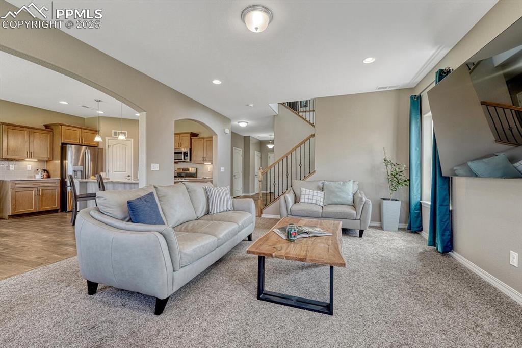 Image 20 of 50: Living Room