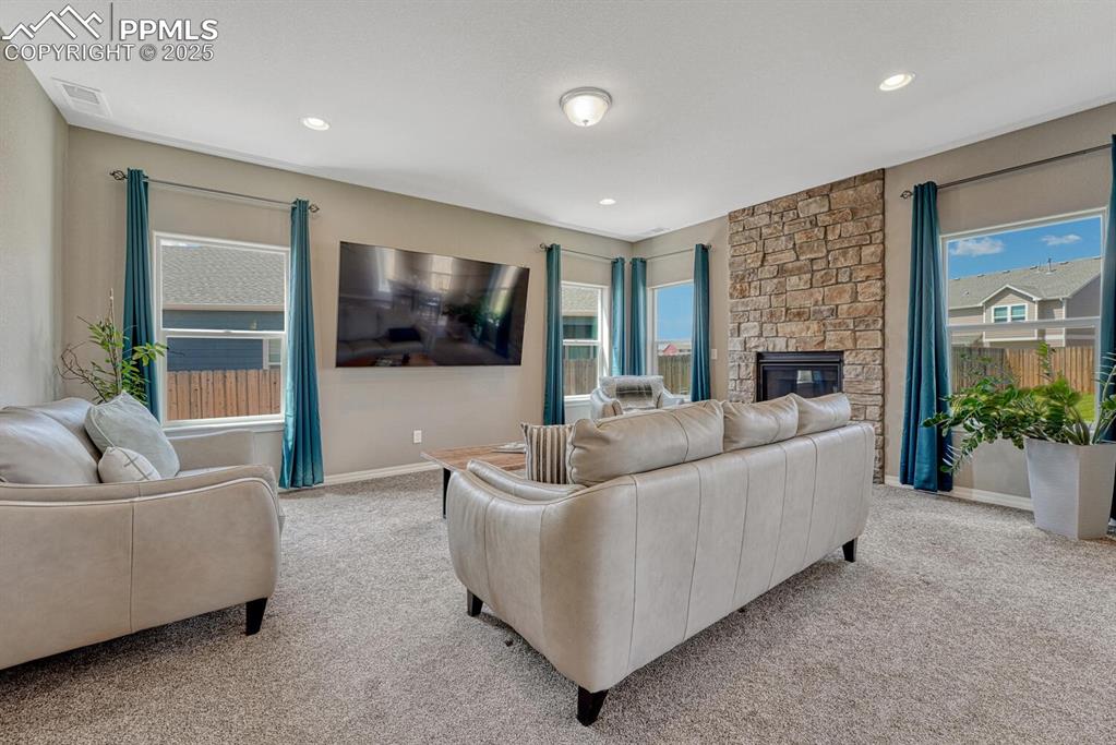 Image 22 of 50: Living Room