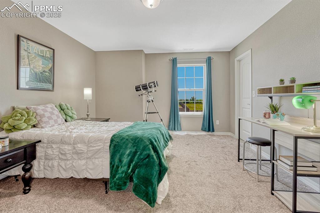 Image 30 of 50: Bedroom