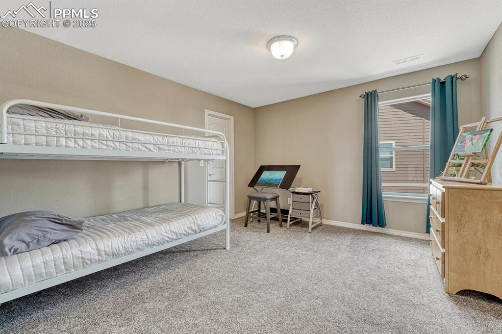 Image 35 of 50: Bedroom